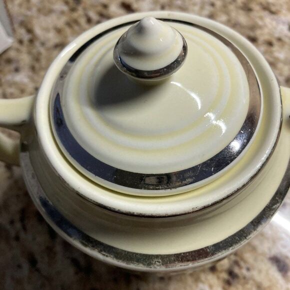 Hall's Vintage Silhouette Teapot with Creamer and Sugar including lids - Picture 13 of 14